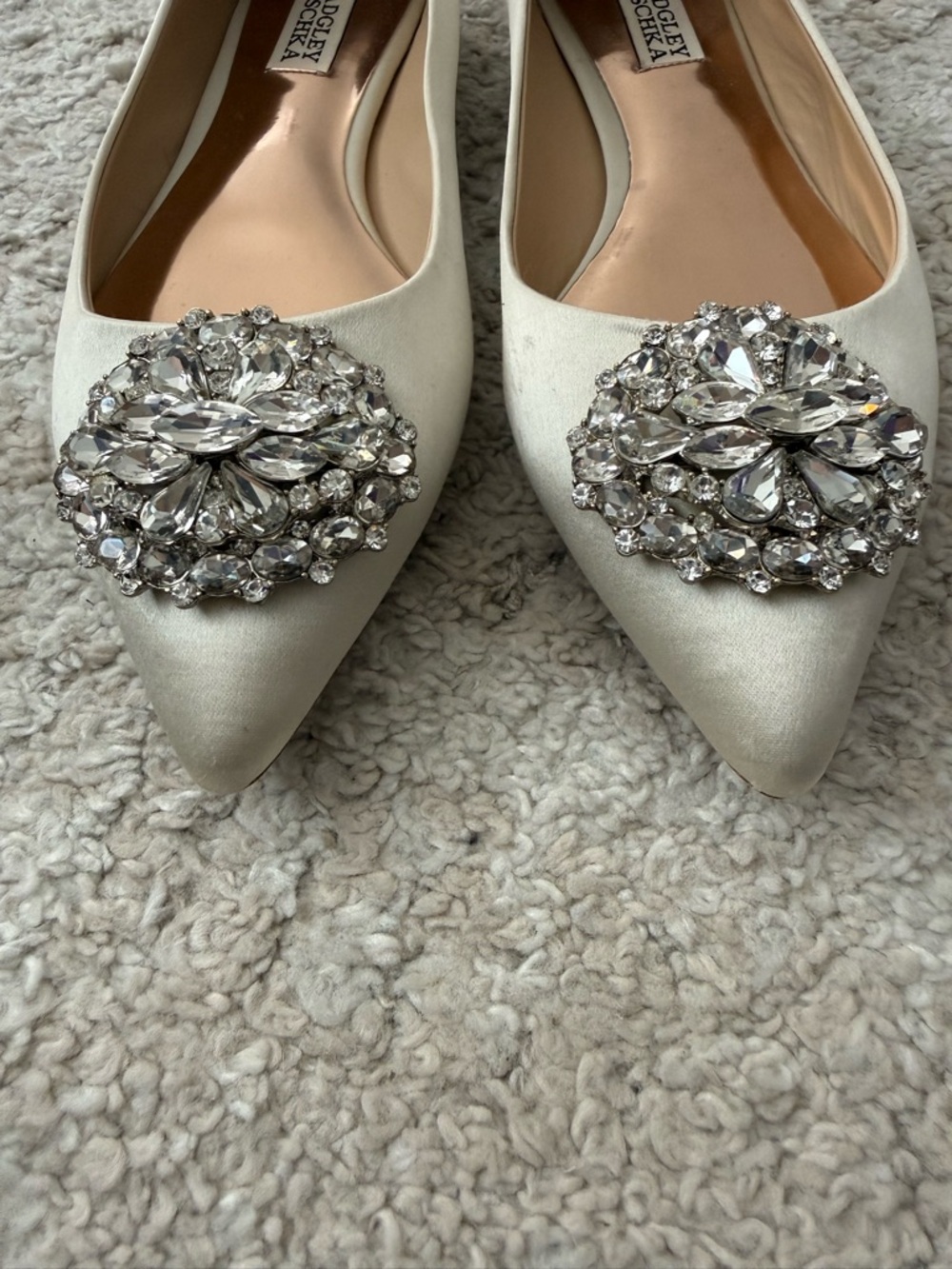 Badgley Mischka Women's Davis Embellished Ivory Satin Flats Size 7,5 (MSRP $195) - Picture 3 of 9